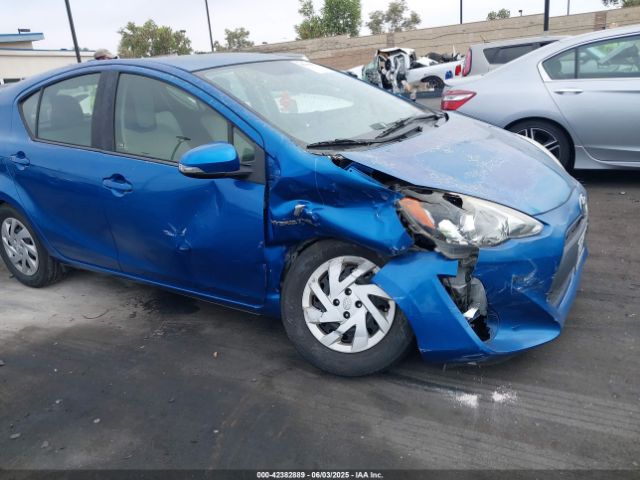 JTDKDTB34F1111966 Toyota Prius C One
