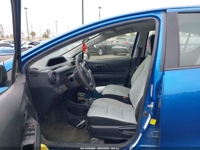 JTDKDTB34F1111966 Toyota Prius C One
