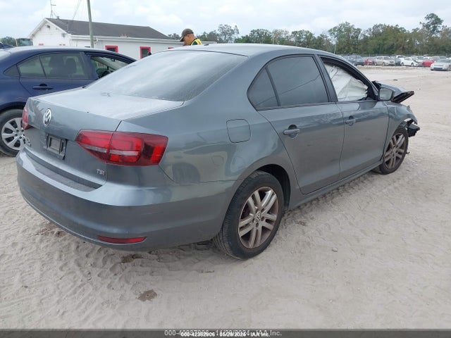 2018 VOLKSWAGEN JETTA 3VW2B7AJ0JM228255 Photo 3