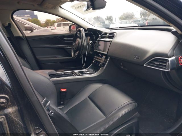 2019 JAGUAR XE SAJAR4FX2KCP47494 Photo 4