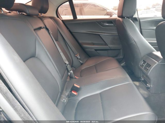 2019 JAGUAR XE SAJAR4FX2KCP47494 Photo 7