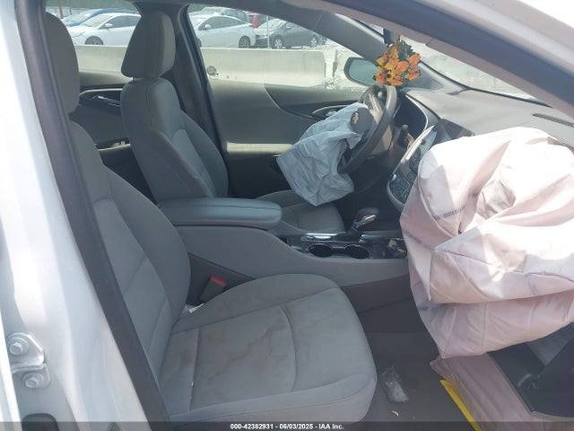 1G1ZD5ST5NF107140 Chevrolet Malibu Fwd Lt
