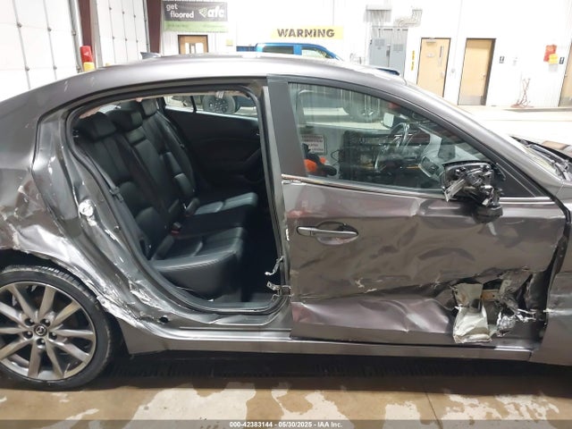 3MZBN1V37JM215017 Mazda py