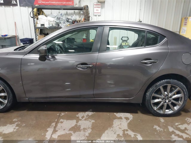 3MZBN1V37JM215017 Mazda py