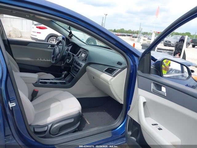 5NPE24AF1HH592744 Hyundai 2017