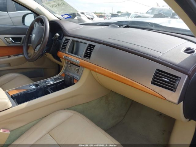 2010 JAGUAR XF SAJWA0FA9AHR53821 Photo 4