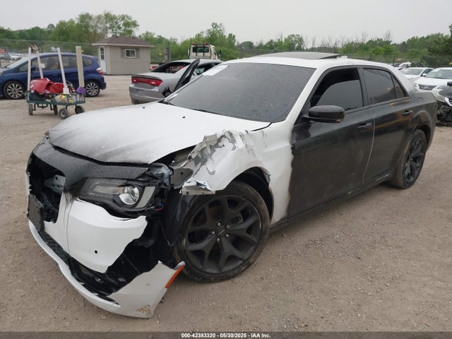 Chrysler 300 2023 2C3CCABG9PH538257 Image 2