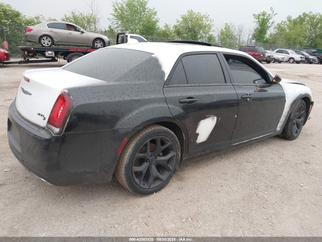Chrysler 300 2023 2C3CCABG9PH538257 Image 4