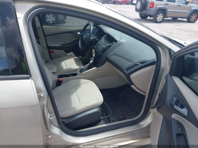 1FADP3F28FL378605 Ford FOCUS SE