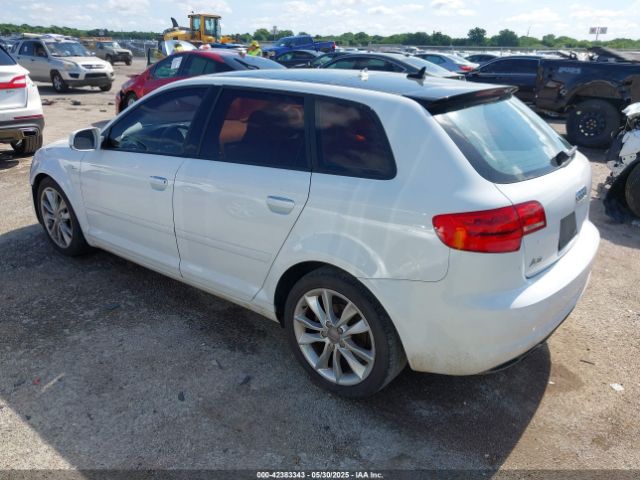2012 AUDI A3 WAUBJAFMXCA101144 Photo 2