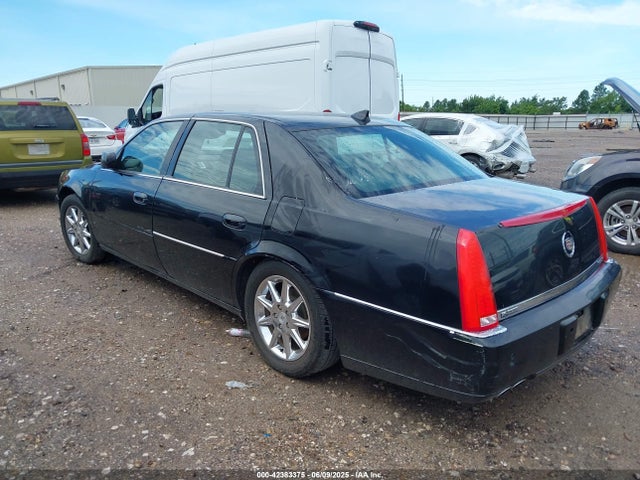 2011 CADILLAC DTS 1G6KD5E60BU142757 Photo 2