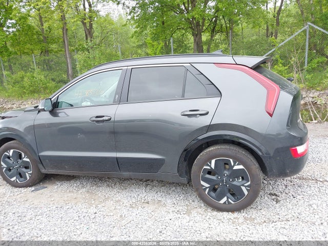 KNDCR3L11S5139228 KIA 2025