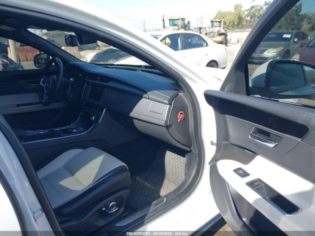 2017 JAGUAR XF SAJBF4BV2HCY33480 Photo 4