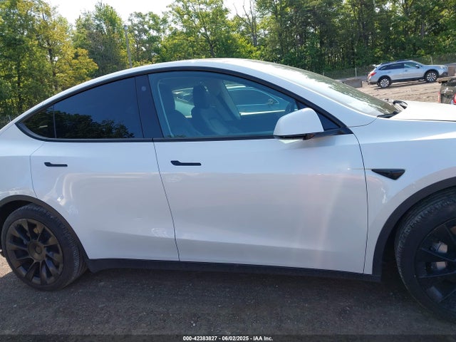 7SAYGDEE5NF450877 Tesla 2022