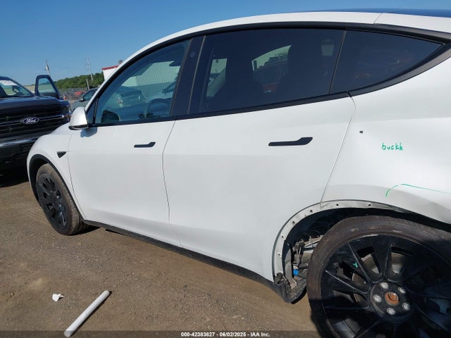 7SAYGDEE5NF450877 Tesla 2022