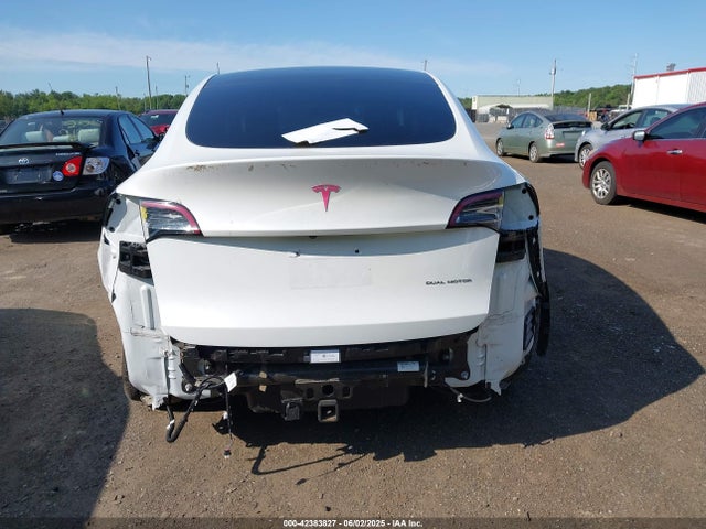 7SAYGDEE5NF450877 Tesla 2022