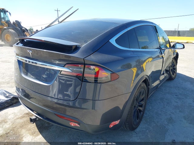 Tesla MODEL X 2017 5YJXCDE2XHF077253 Image 4