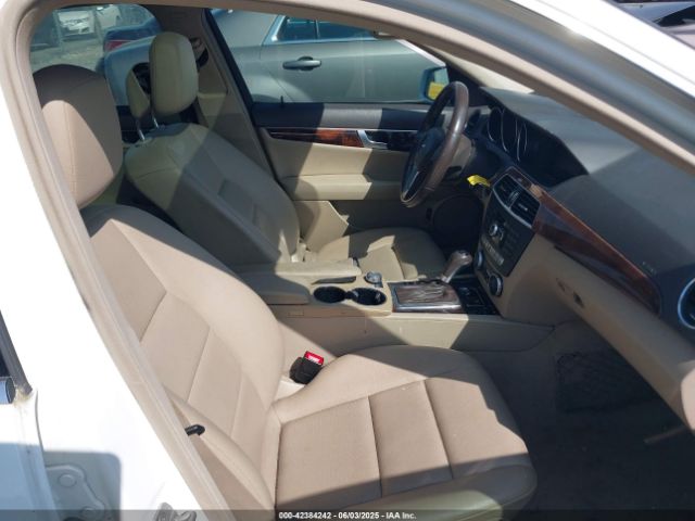 WDDGF8AB0EA949700 Mercedes-Benz C 300 Luxury 4matic/sport 4matic