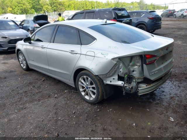 2019 FORD FUSION HYBRID 3FA6P0LU0KR262985 Photo 2