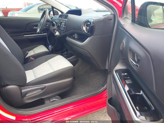 JTDKDTB30G1128099 Toyota Prius C Two