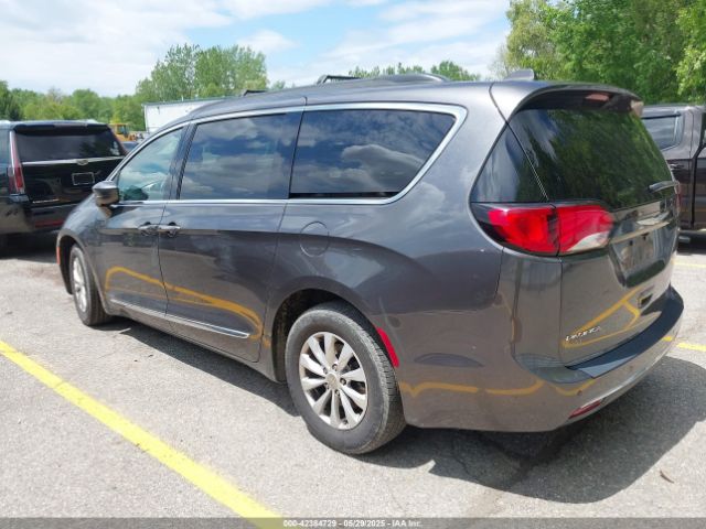 2017 CHRYSLER PACIFICA 2C4RC1BG8HR720615 Photo 2