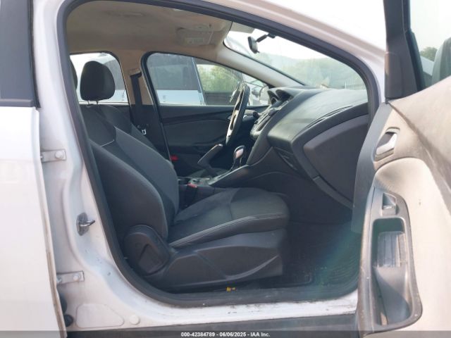 1FADP3K22EL402398 Ford FOCUS SE