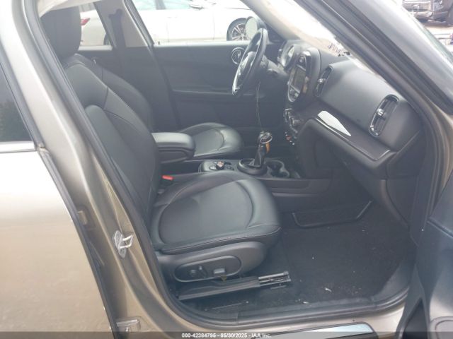 2018 MINI COUNTRYMAN WMZYV5C39J3E02982 Photo 4