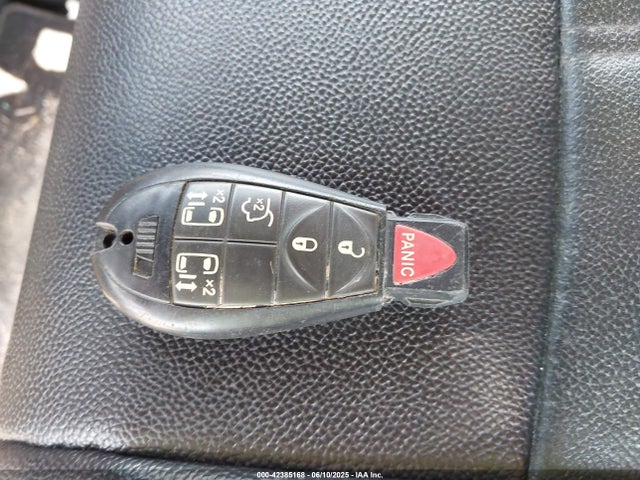 2C4RC1BG5ER441098 Chrysler Town and Country