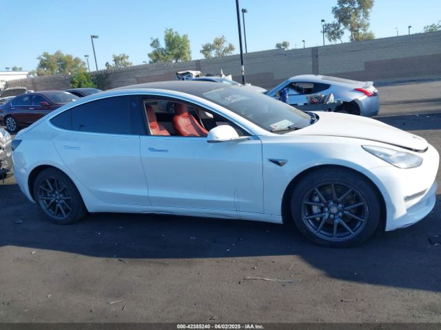 5YJ3E1EB5KF213576 Tesla MODEL 3