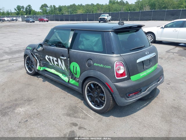 2011 MINI COOPER S WMWSV3C5XBTY14478 Photo 2