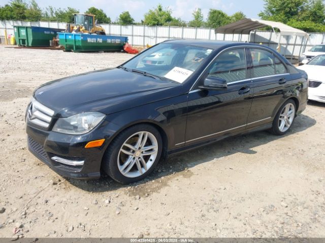 2013 MERCEDES-BENZ C 250 WDDGF4HB8DR267856 Photo 1