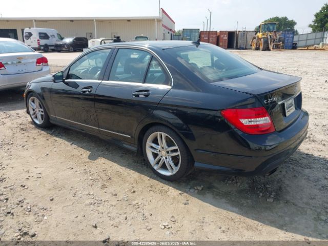 2013 MERCEDES-BENZ C 250 WDDGF4HB8DR267856 Photo 2
