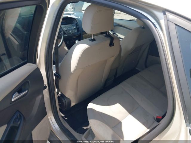 1FADP3F21JL331408 Ford FOCUS SE
