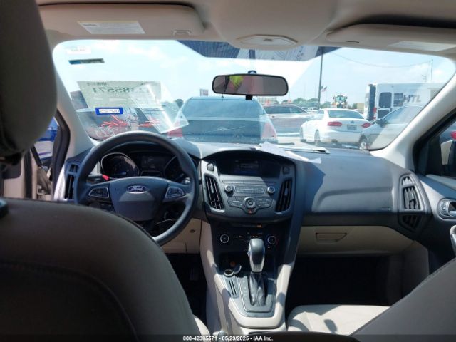 1FADP3F21JL331408 Ford FOCUS SE