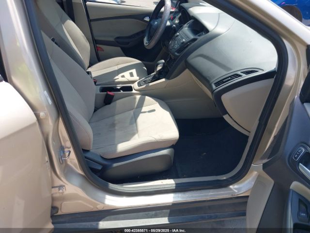 1FADP3F21JL331408 Ford FOCUS SE