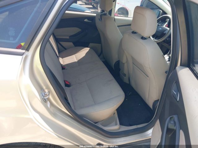 1FADP3F21JL331408 Ford FOCUS SE