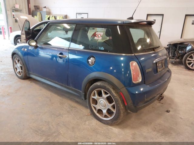 2005 MINI COOPER S WMWRE33485TG95665 Photo 2
