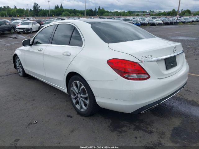 2016 MERCEDES-BENZ C 300 55SWF4JB5GU158957 Photo 2