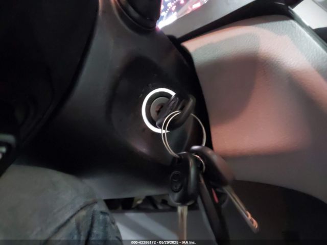5TDKZ3DC5JS904817 Toyota SIENNA LE