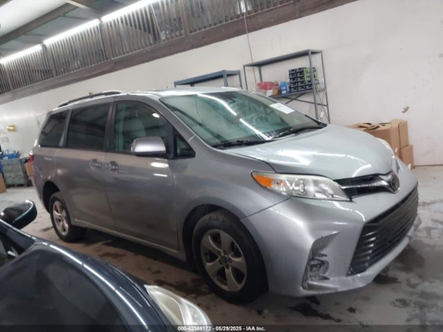 5TDKZ3DC5JS904817 Toyota SIENNA LE