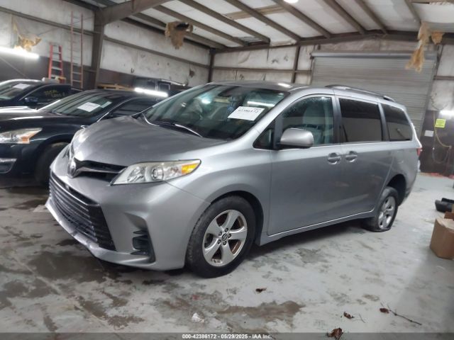 5TDKZ3DC5JS904817 Toyota SIENNA LE