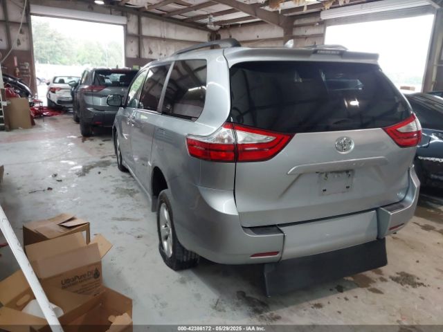 5TDKZ3DC5JS904817 Toyota SIENNA LE