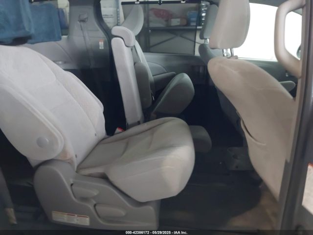 5TDKZ3DC5JS904817 Toyota SIENNA LE