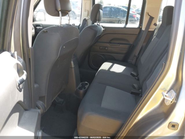 1C4NJPBA8ED547986 Jeep Patriot Sport