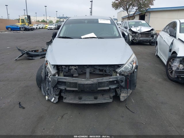 3MYDLBYV2KY525317 Toyota p5v