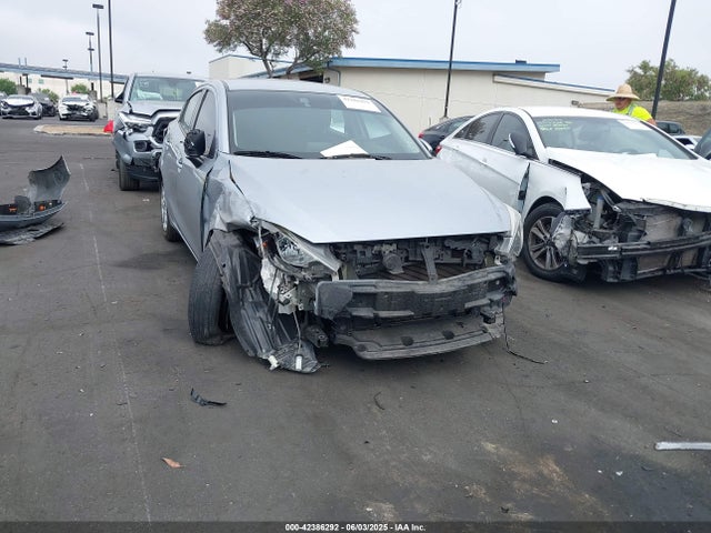3MYDLBYV2KY525317 Toyota p5v