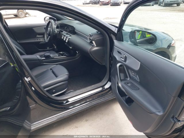 2021 MERCEDES-BENZ A 220 W1K3G4FB3MJ278745 Photo 4