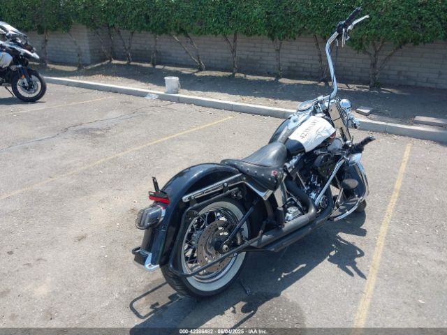 2017 HARLEY-DAVIDSON FLSTC 1HD1BWV18HB038612 Photo 3