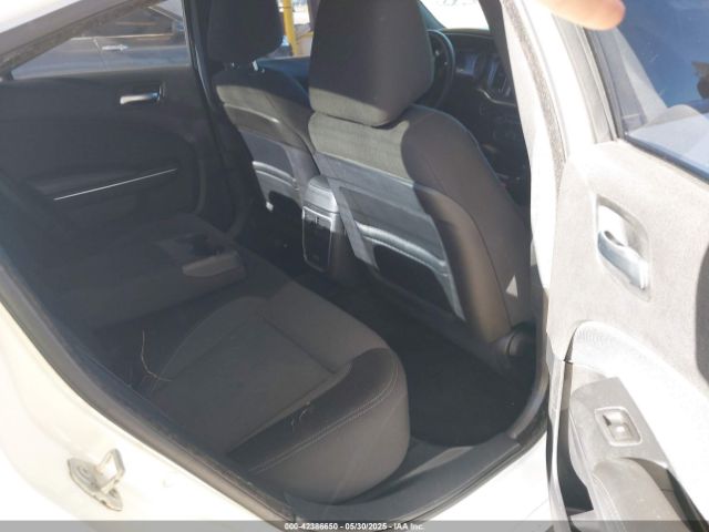 2C3CDXBGXFH856953 Dodge Charger Se