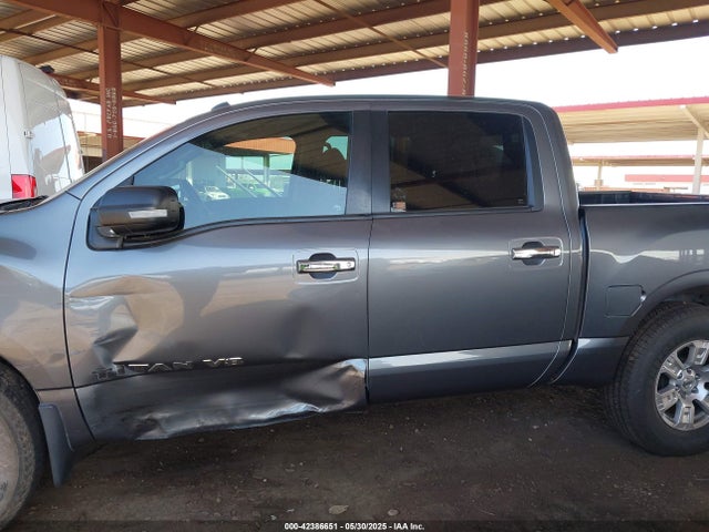 1N6AA1EK2JN550903 Nissan 2018